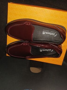 L'INTERVALLE Women's Slip-On Loafers in Burgundy